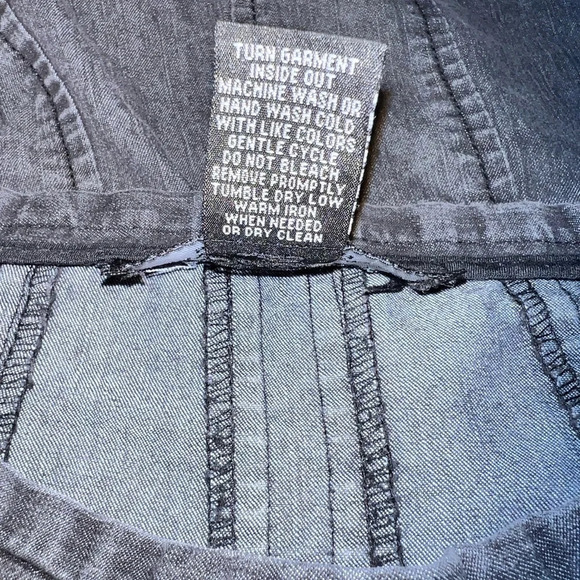 Larry Levine 8P, stretch pleated skater style, black acid wash, midi denim skirt - Picture 7 of 8